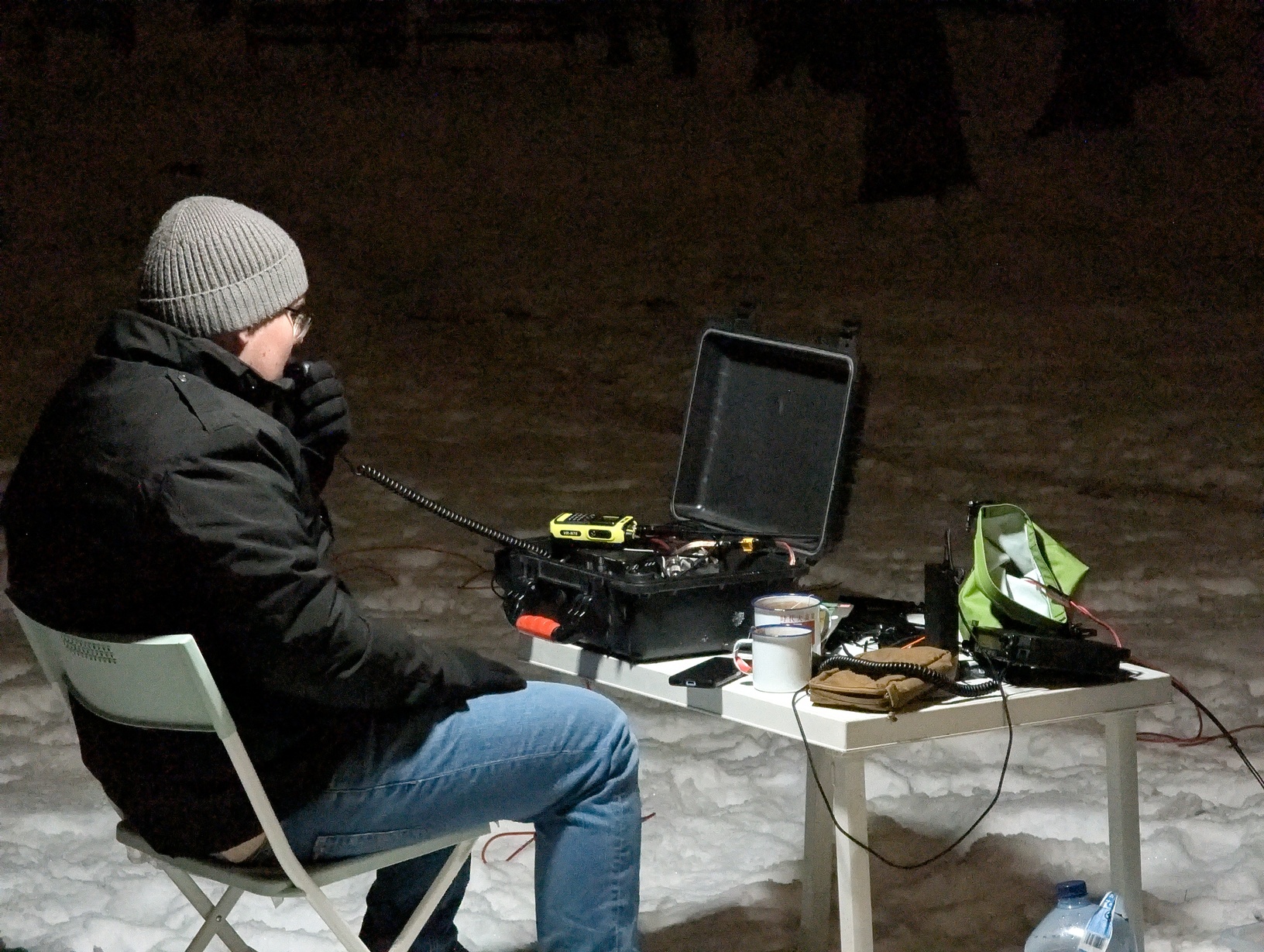 Kuba przy radiu na Winter Field Day